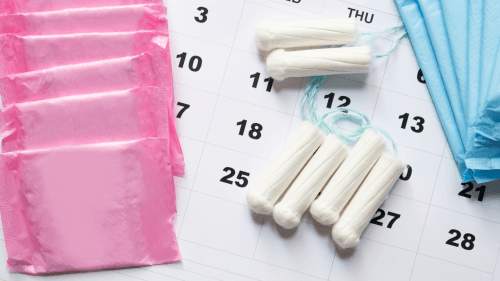Bien aborder les menstruations dans les troubles cognitifs : suivez le guide !