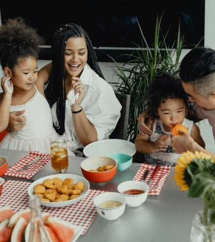 Comment améliorer la communication à table grâce à la CAA ?