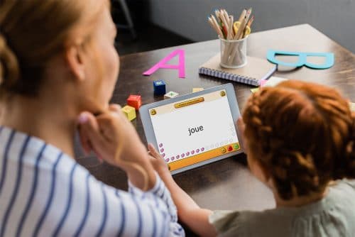 Travailler la lecture avec des enfants en difficulté au primaire : quelques applications qui peuvent faire une différence