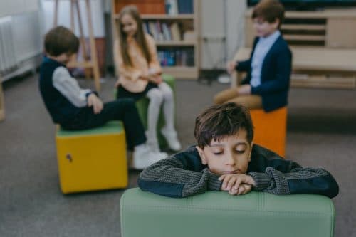 8 étapes pour développer les compétences socles de la communication chez l’enfant autiste